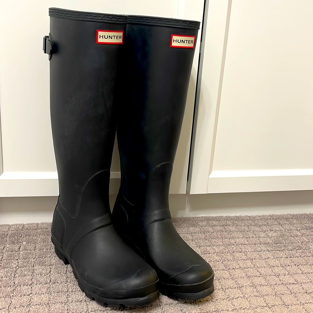 Hunter rain boot. Black. Size 7. Worn once